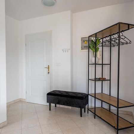 Charmante Wohnung Fusslaeufig Zum Meer In Funtana Kültér fotó