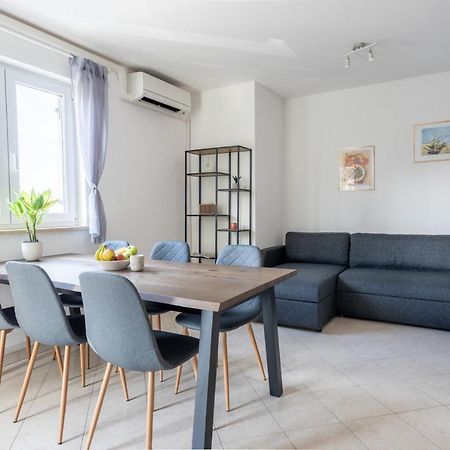 Charmante Wohnung Fusslaeufig Zum Meer In Funtana Kültér fotó