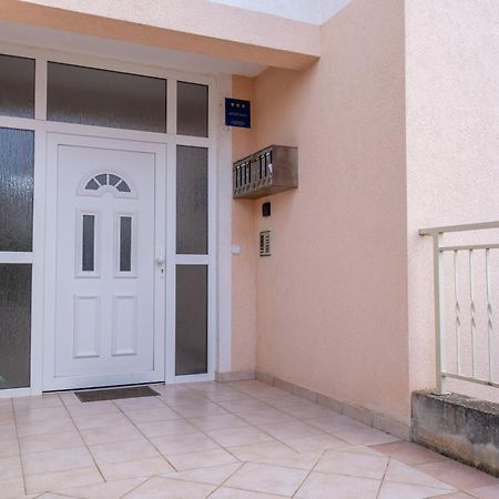 Charmante Wohnung Fusslaeufig Zum Meer In Funtana Kültér fotó