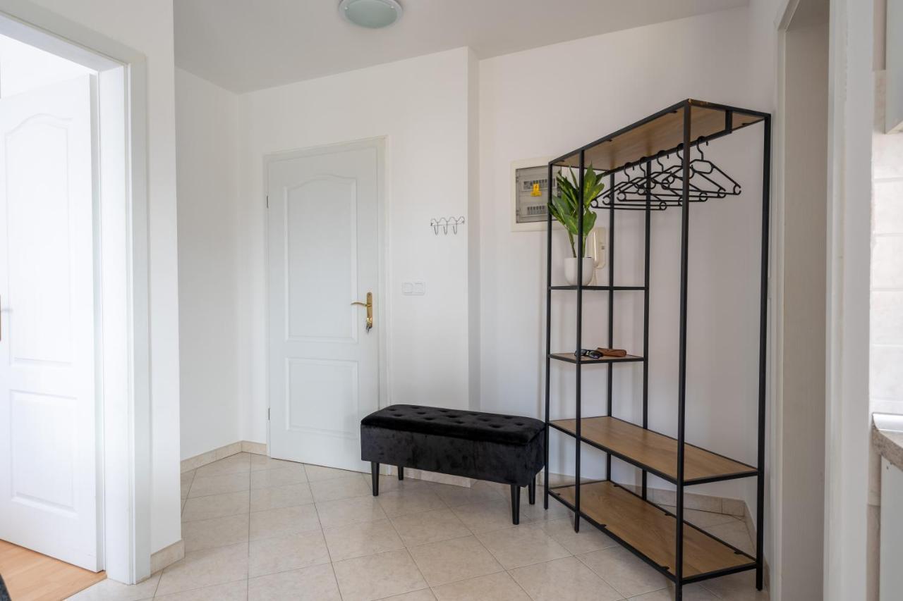 Charmante Wohnung Fusslaeufig Zum Meer In Funtana Kültér fotó