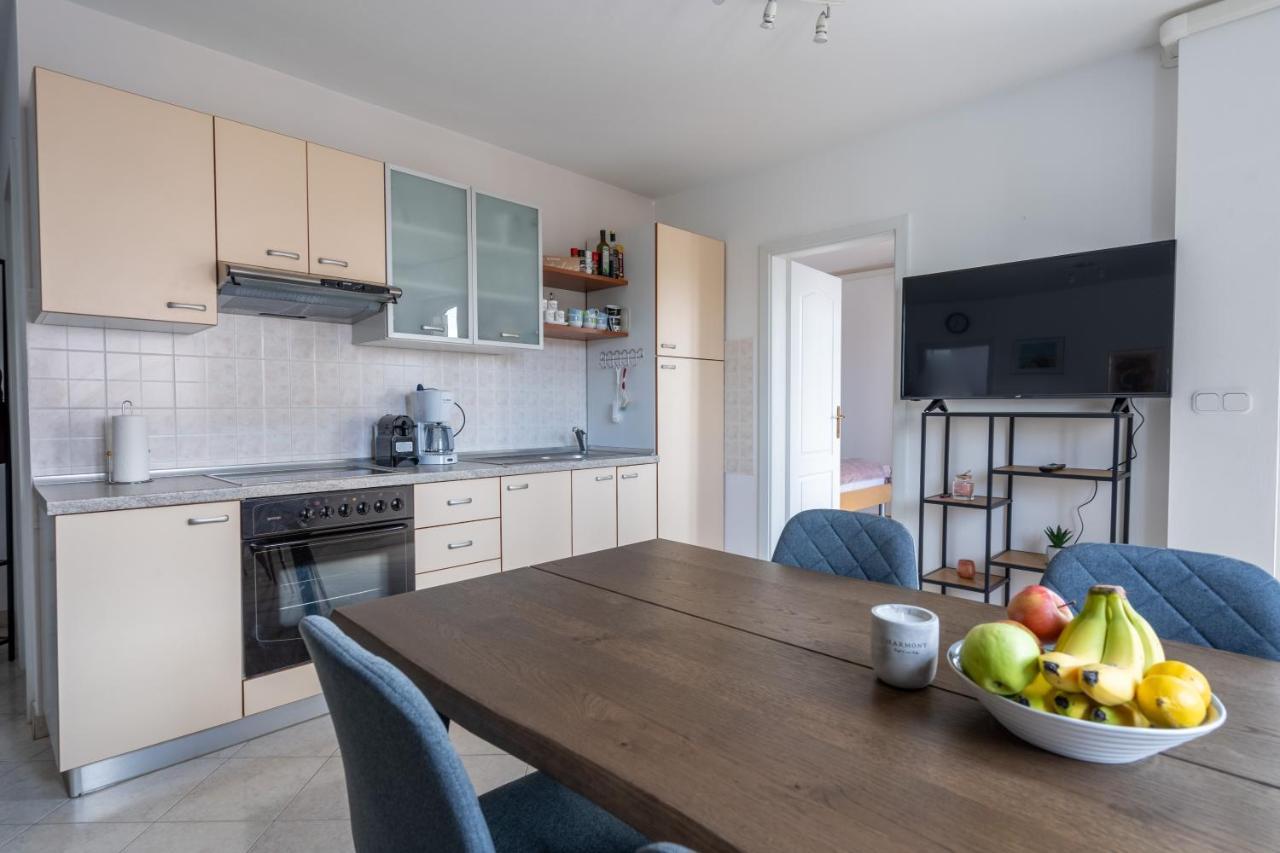 Charmante Wohnung Fusslaeufig Zum Meer In Funtana Kültér fotó