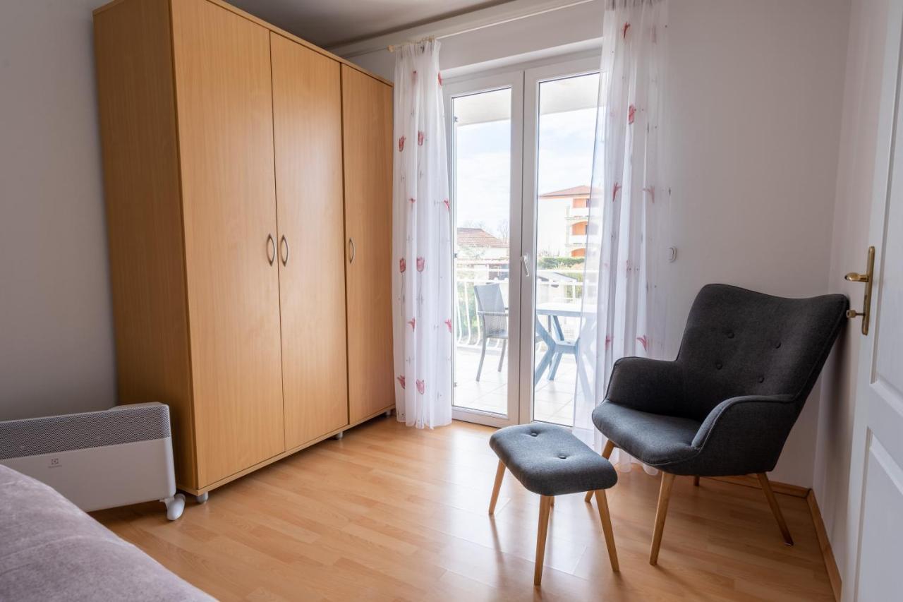 Charmante Wohnung Fusslaeufig Zum Meer In Funtana Kültér fotó