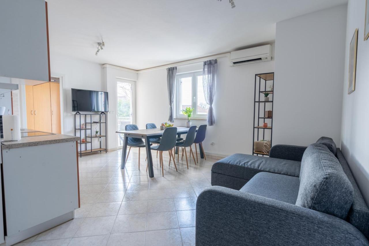 Charmante Wohnung Fusslaeufig Zum Meer In Funtana Kültér fotó