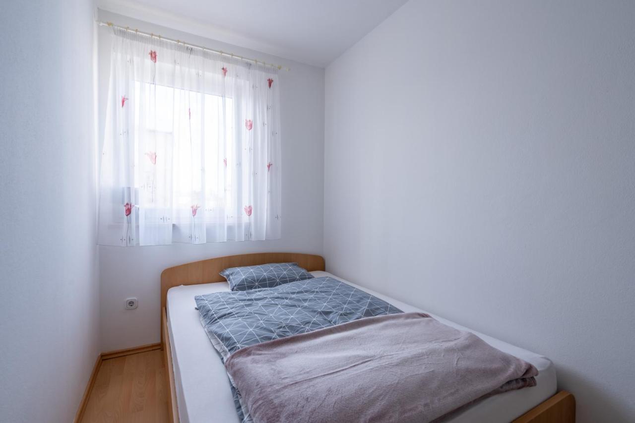 Charmante Wohnung Fusslaeufig Zum Meer In Funtana Kültér fotó